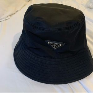 prada bucket hat - NWT